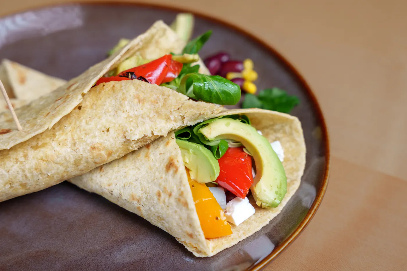 Wrap mit Gemüse in Nahaufnahme
