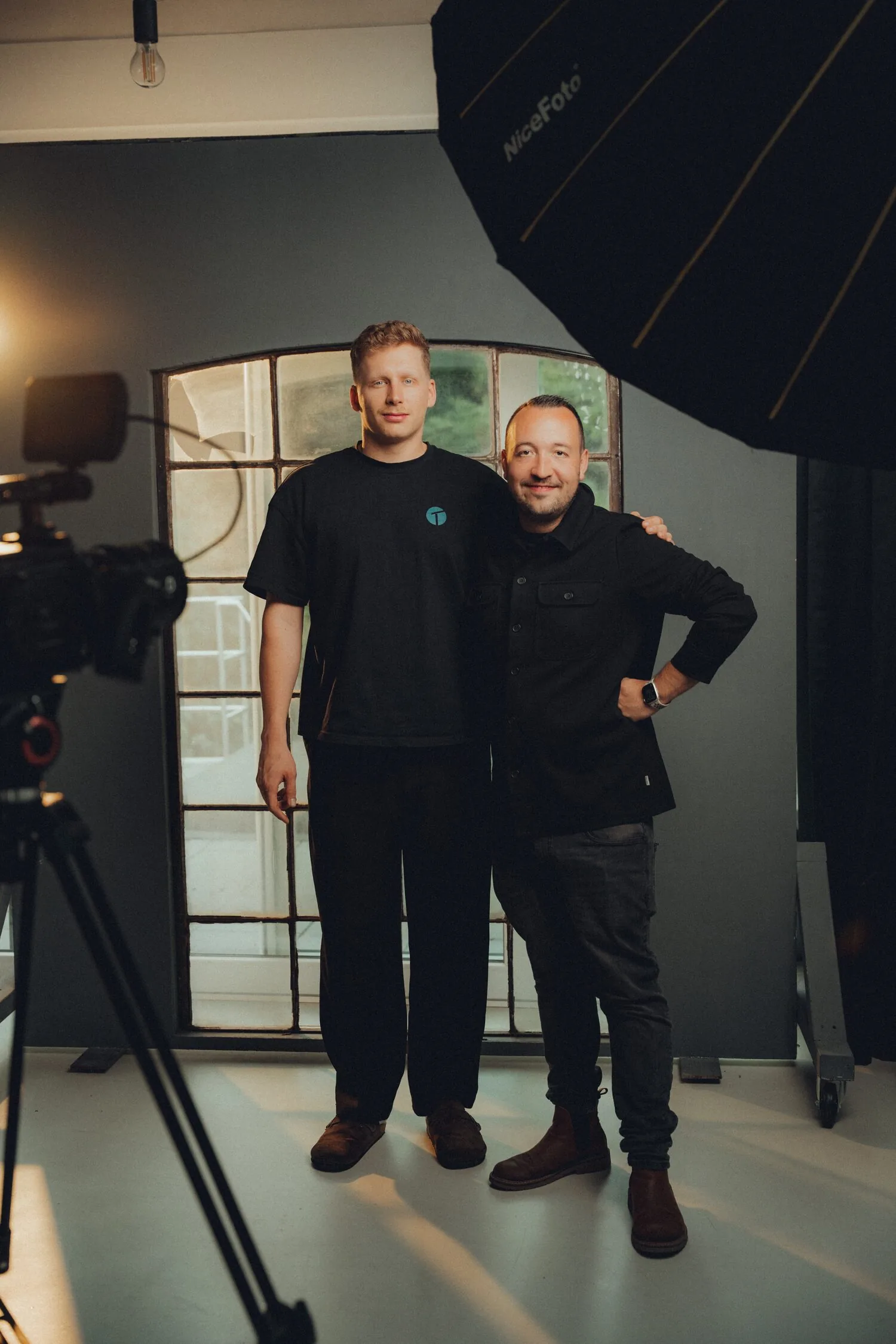 Timon Claus mit Kunden im Studio